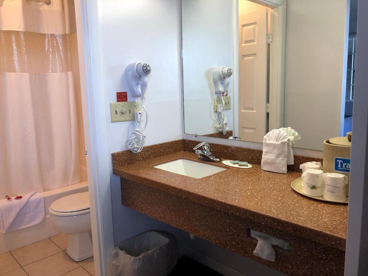 Travelodge By Wyndham Cape Cod Area West Dennis Habitación foto